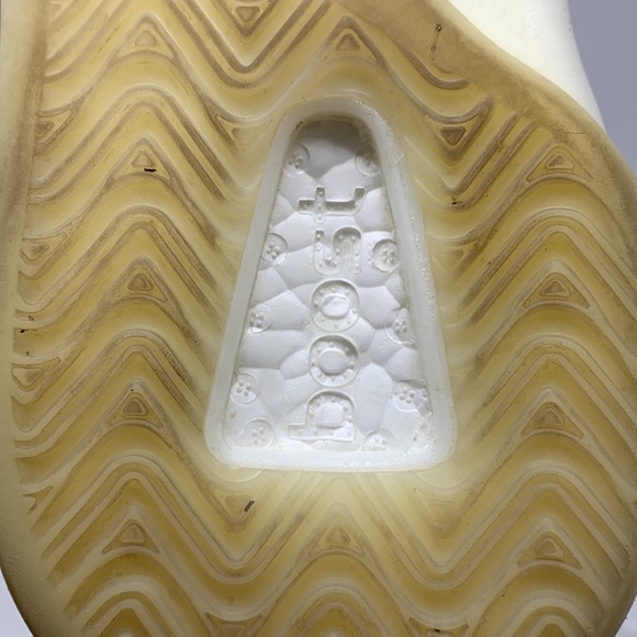 Adidas Yeezy Boost QNTM - Picture 12 of 15